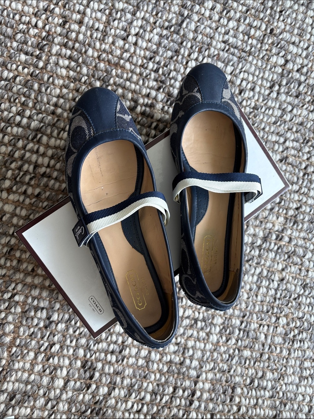 *GUC* Coach * Navy Signature Canvas Mary Jane Flats with Cream Contrast Strap